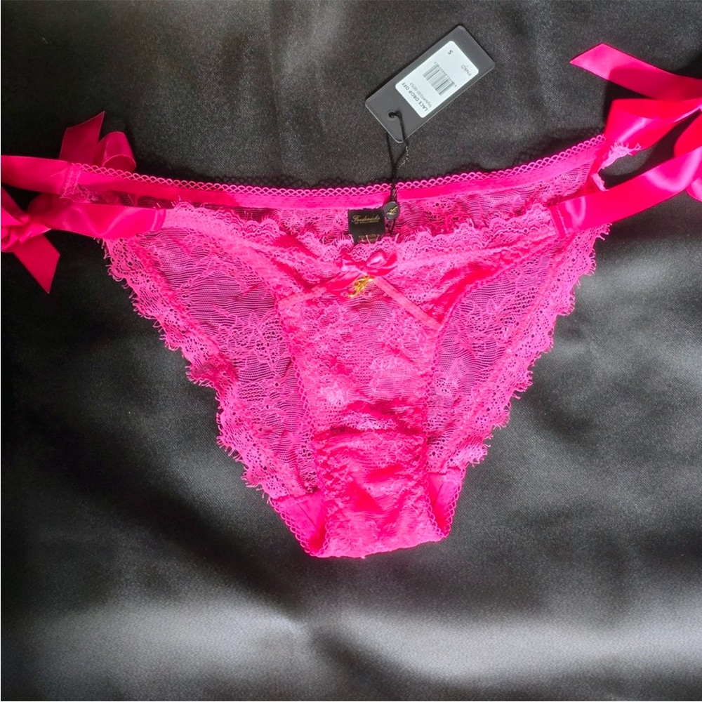 Frederick’s Of Hollywood brand new pink lace size small thongs